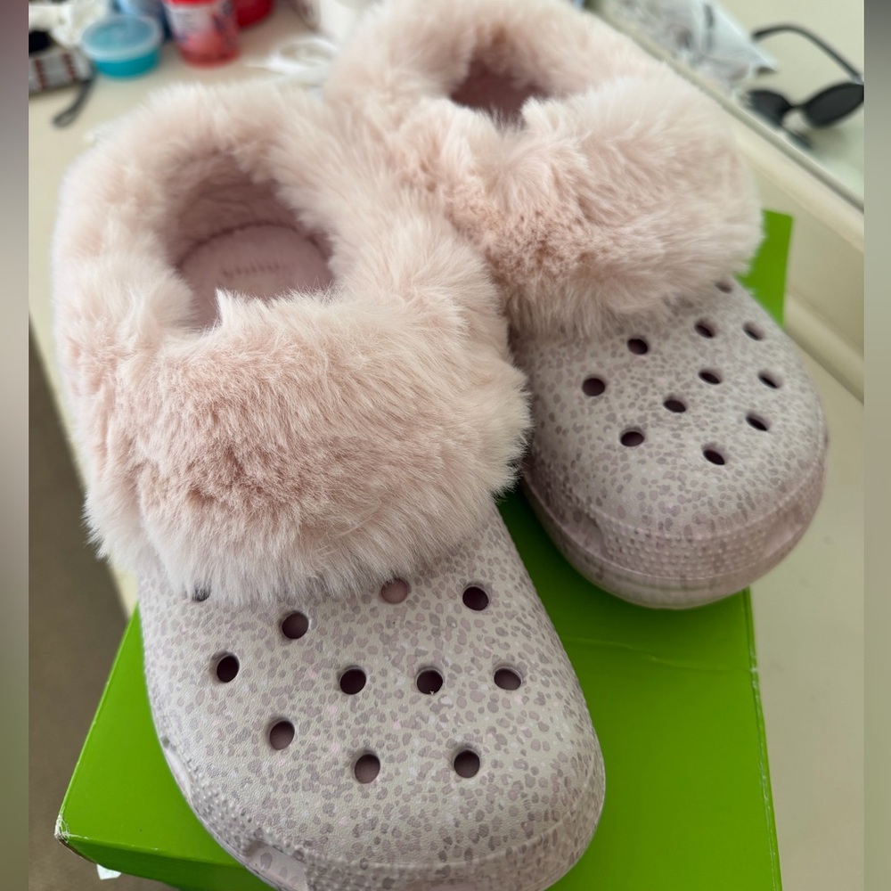 CROCS Mammoth Luxe Pink Clogs